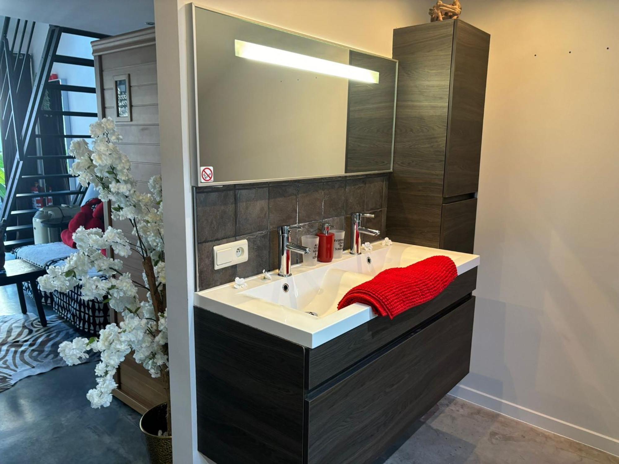 Апартаменты Wellness Loft With Sauna, Jacuzzi, Roof Terrace & Amazing View Антверпен Экстерьер фото
